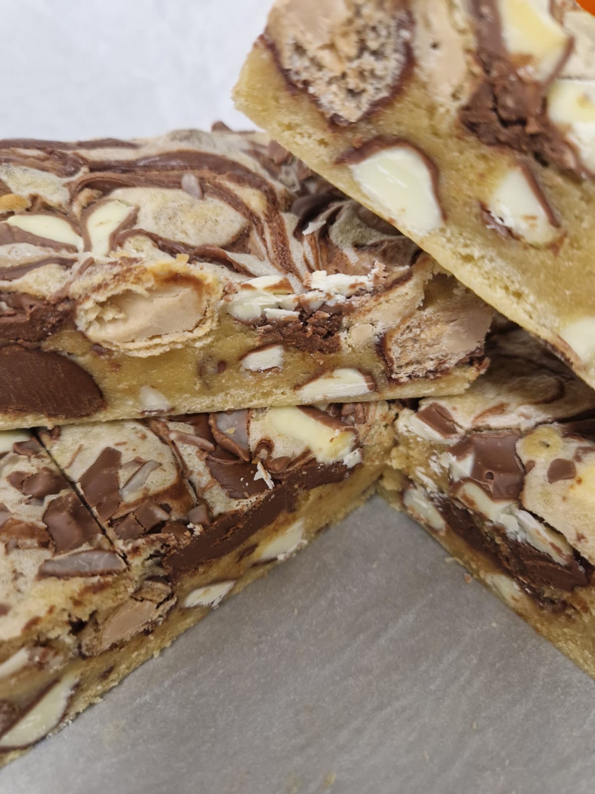 Kinder Blondies